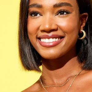 NWOT Kendra Scott Harper Small Hoop Earrings in Gold